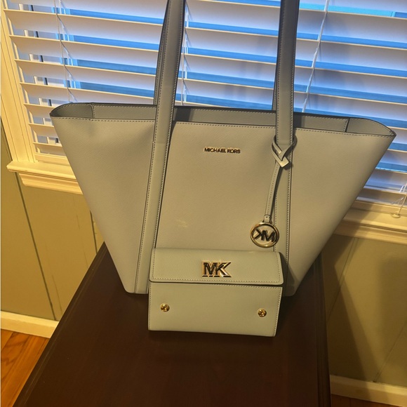 Michael Kors Sky Blue Tote and Wallet Set - Picture 2 of 6